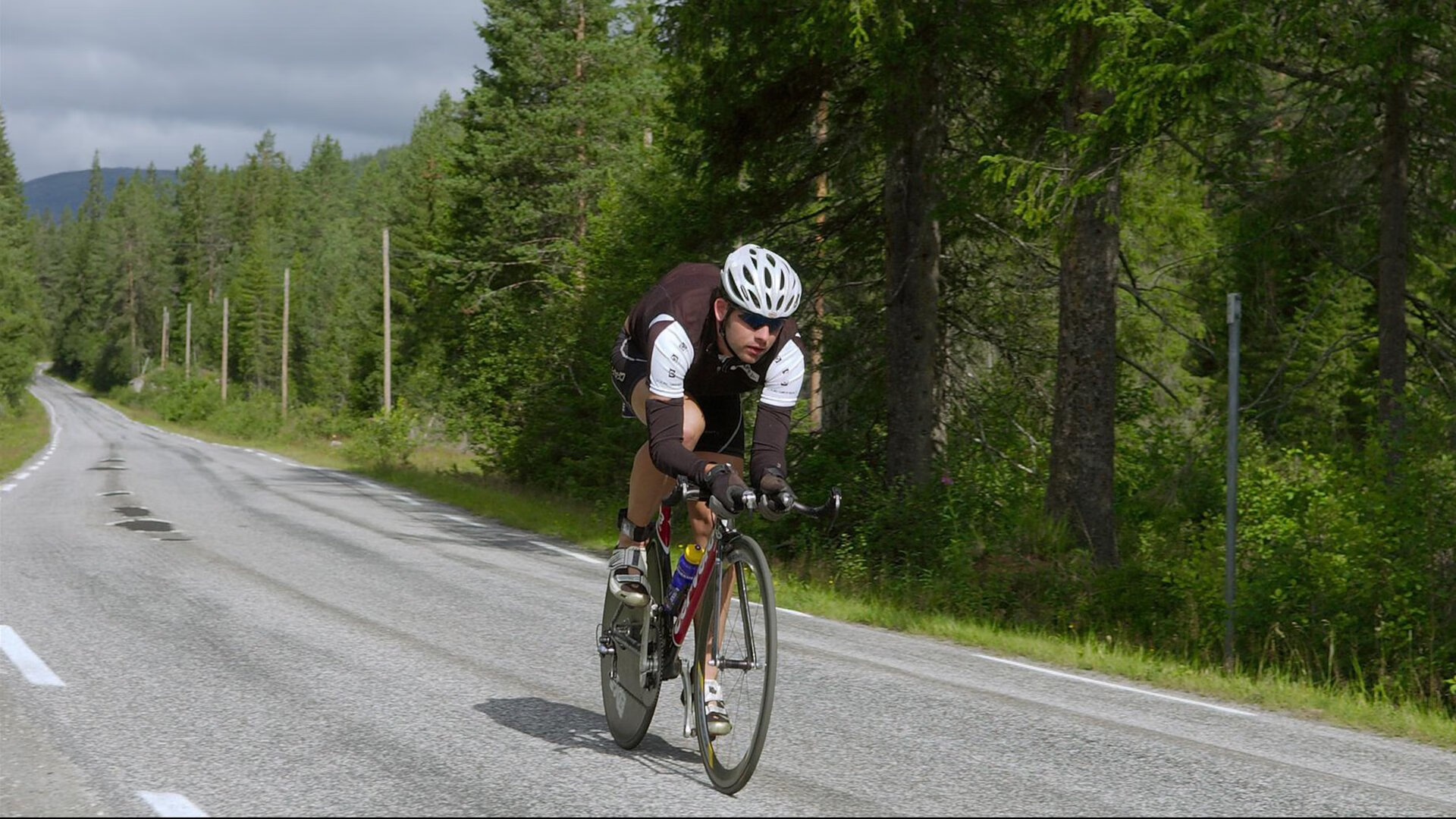 绿茵场上的双重奏，福登用实力打破质疑，贝蒂斯横扫马里展露獠牙